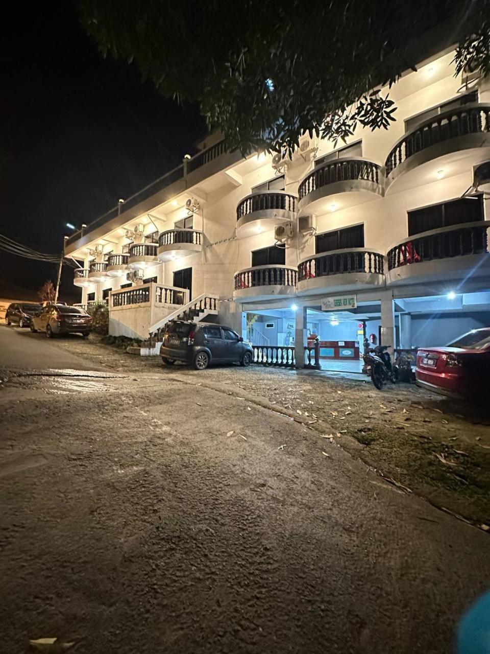 Teresek View Motel Kuala Tahan Buitenkant foto