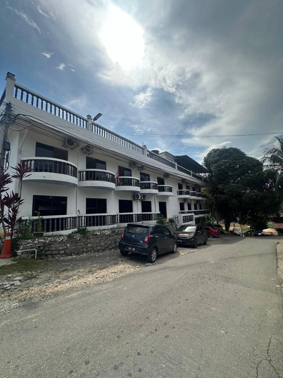 Teresek View Motel Kuala Tahan Buitenkant foto