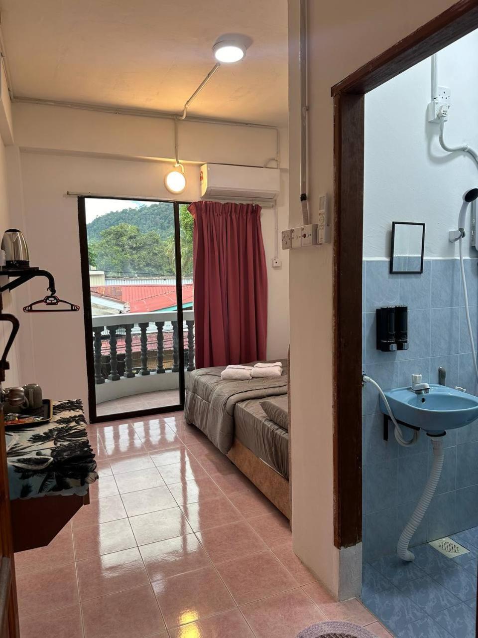 Teresek View Motel Kuala Tahan Buitenkant foto